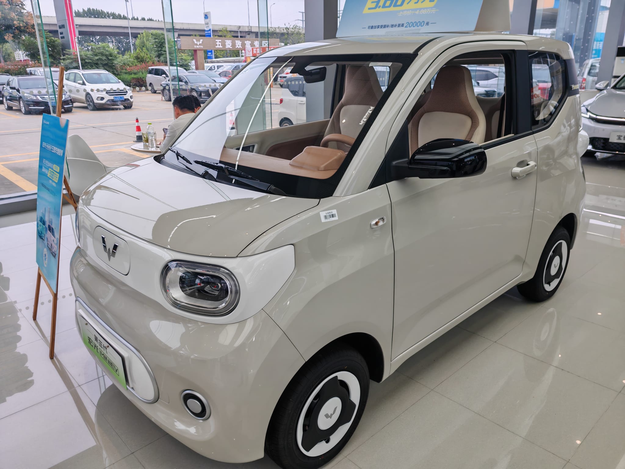 Wuling Hongguang Mini EV Macaron 4 Sitzer, Tempo 90 km/h – Bild 3