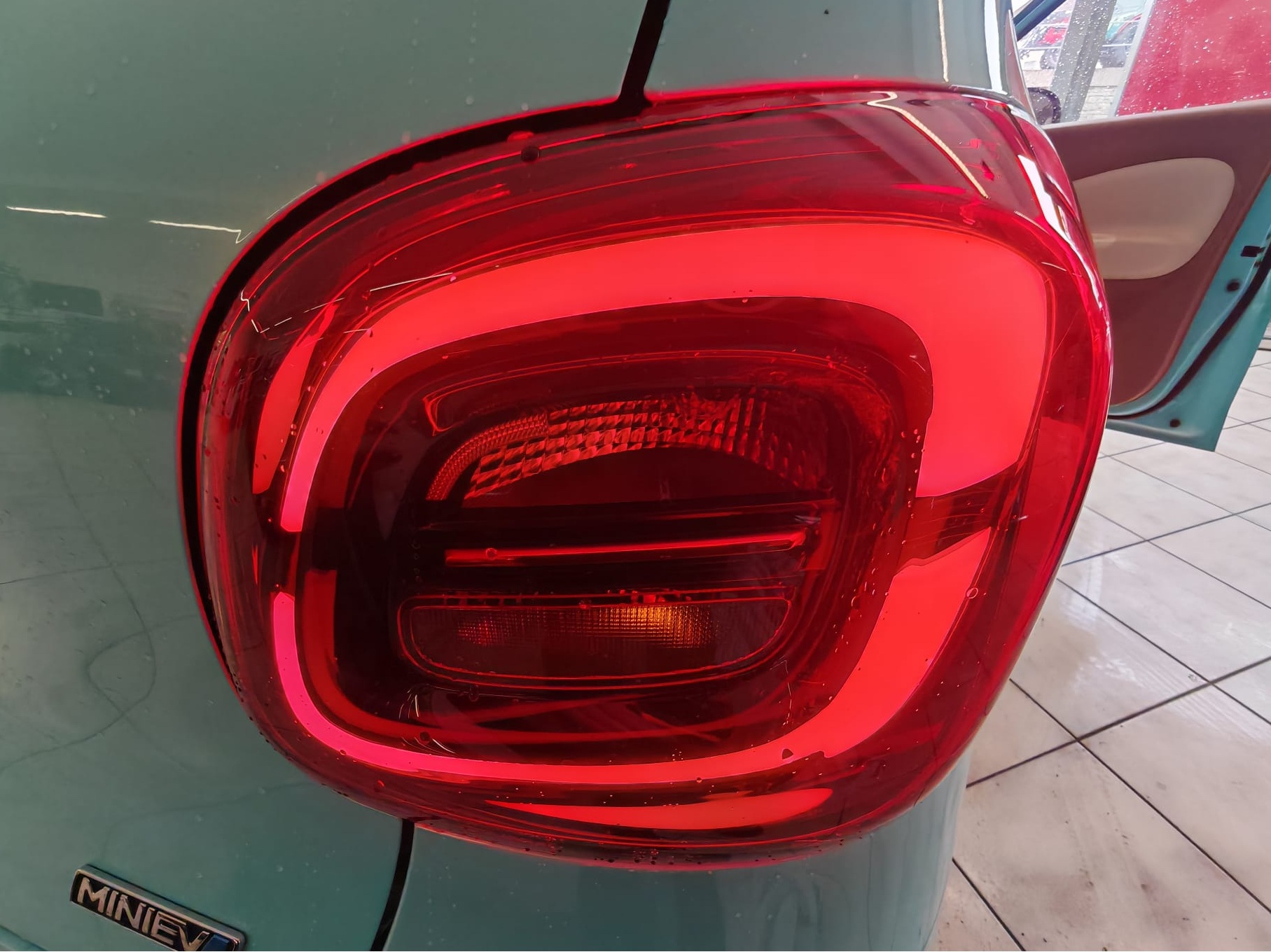 Wuling Hongguang Mini EV, 4 Türer, Tempo 90 km/h – Bild 11