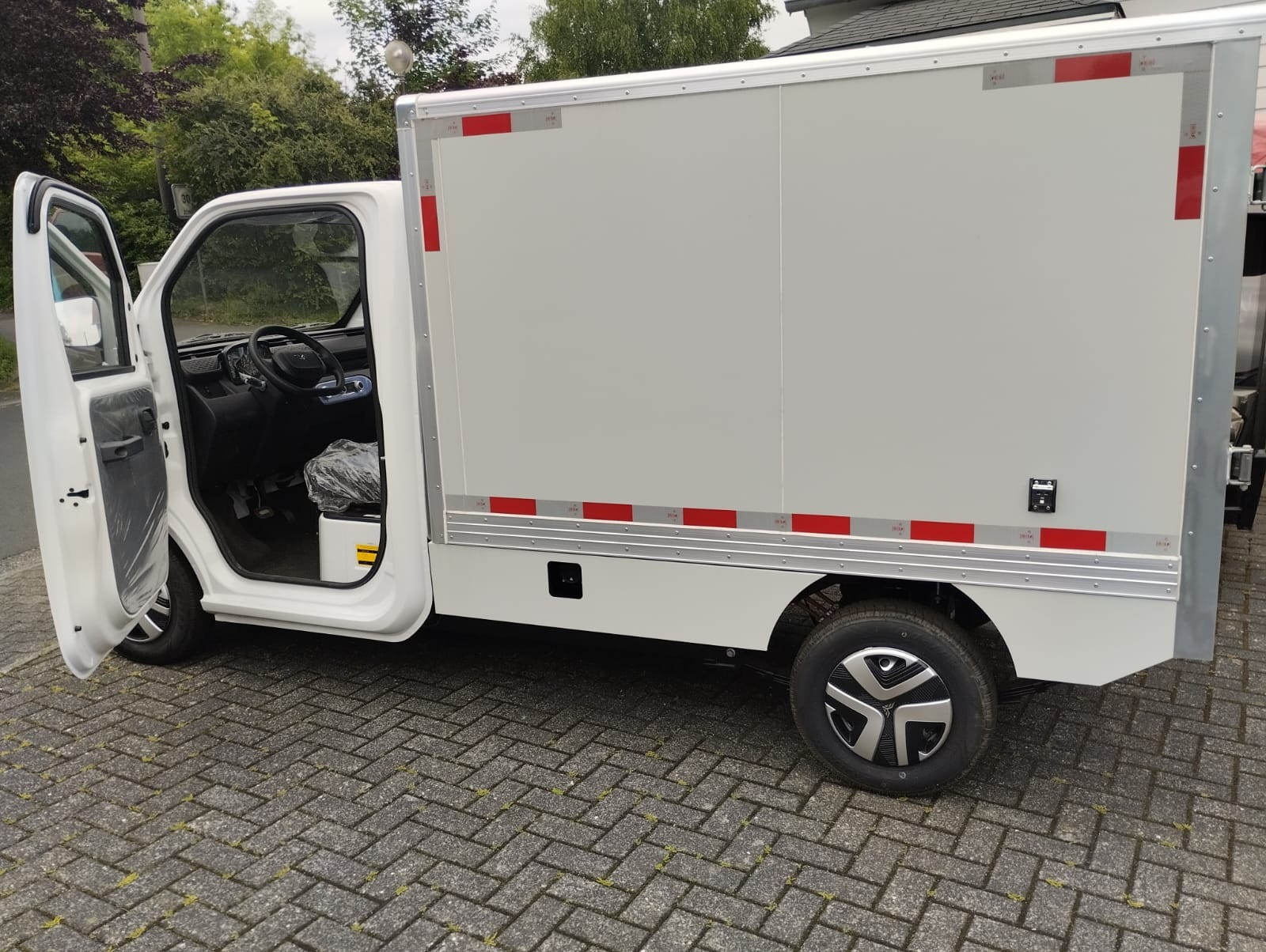 BAW Elektro-Klein-Kofferlieferwagen (3)