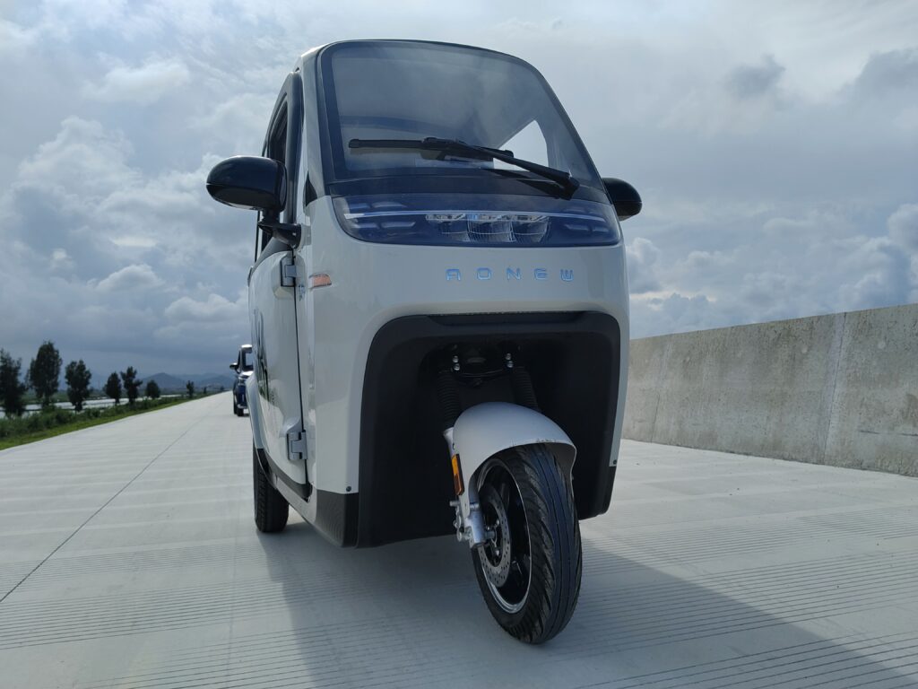 Cargo Runner Schmitt LWM Elektro-Kabinenroller 45 und 25 km/h – Bild 4